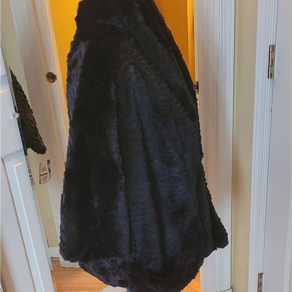 JOLT BLACK FAUX FUR JACKET - Picture 6 of 9